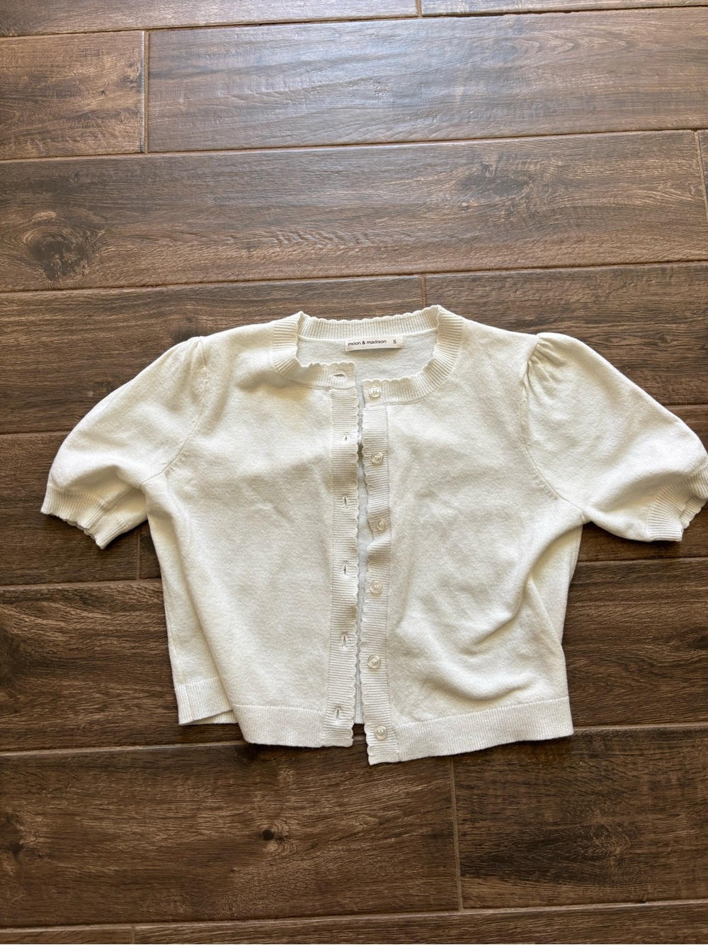 moon & madison Cream Short-Sleeve Scallop-Trim Cardigan
